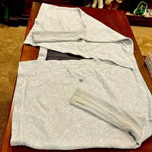Lululemon sweatshirt wrap/multi snap.